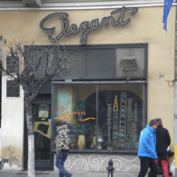 Suport special prismatic din tabla zincata cu tub de neon modelat in focusul prismei.